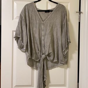 Vici top with tie in the front